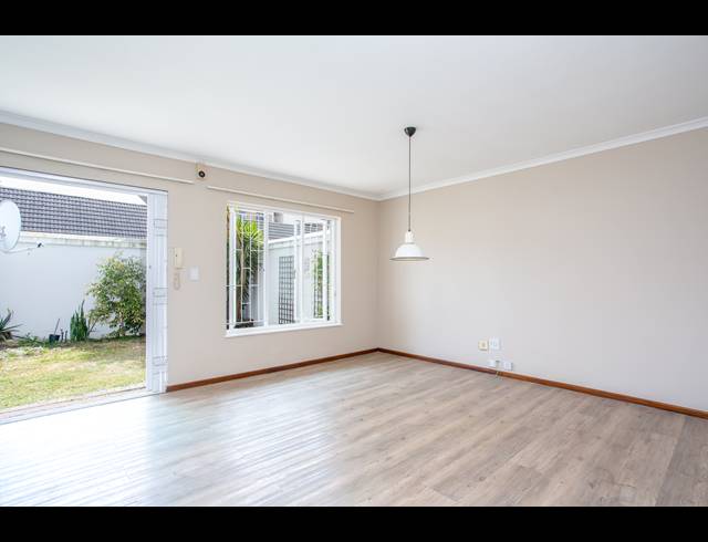 2 BEDROOM TOWNHOUSE FOR SALE IN KENILWORTH